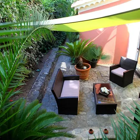 Escapade Apartment *